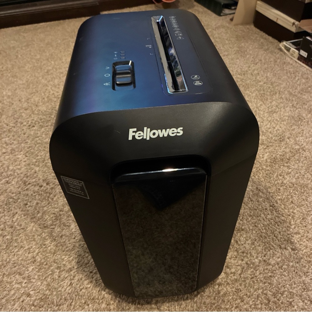 Fellowes Black Paper Shredder working in perfect condition‎